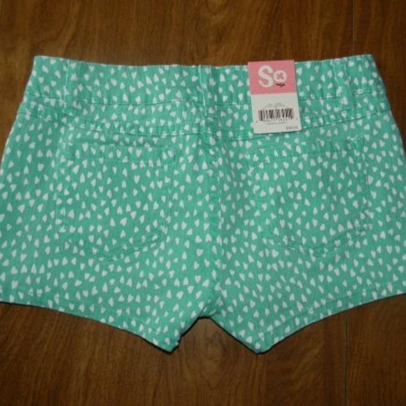 SO 7 Green White Hearts Denim Shorts NWT - Picture 2 of 2